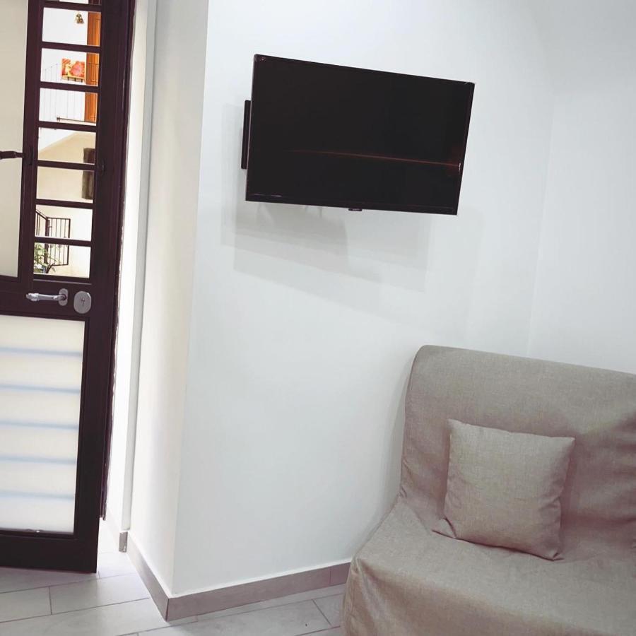 Antonio'S House Apartment Napoli Bagian luar foto