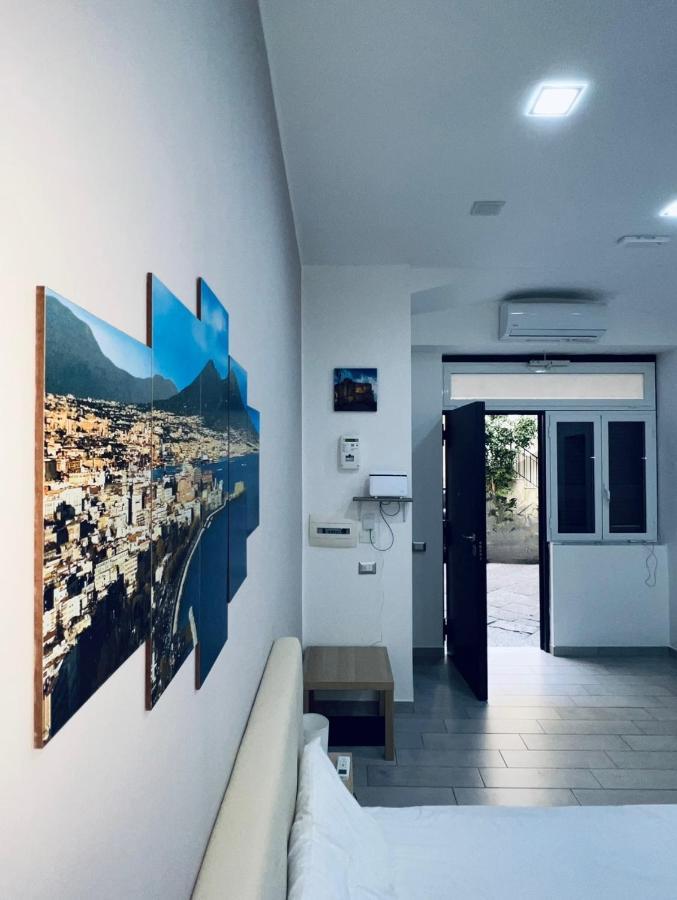 Antonio'S House Apartment Napoli Bagian luar foto